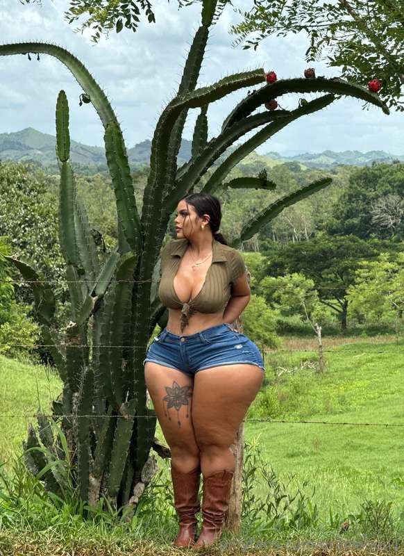⚠️predators beware… i bite and i bounce⚠️🍑💦 @graciebon1 