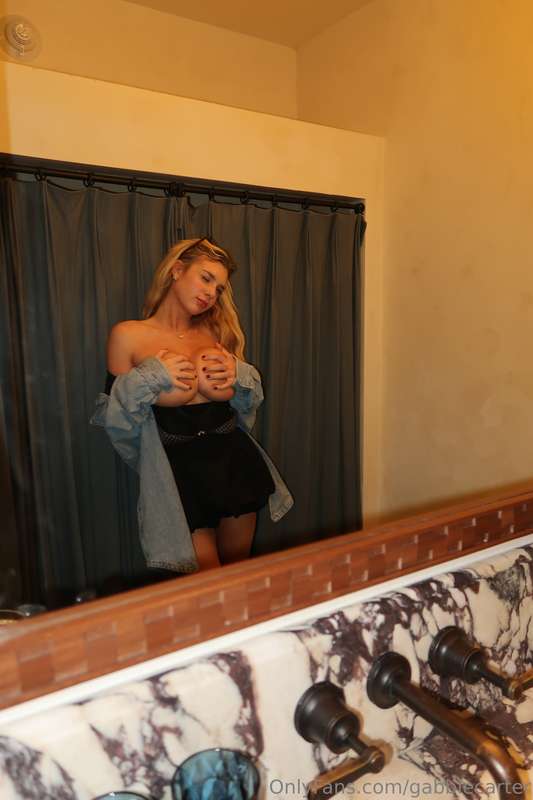 Foto 400 de Gabbie Carter en Tocromo