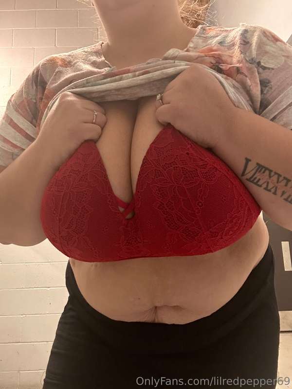 Happy hump day babe!!! 💋💋 You’re half way through the week!!..