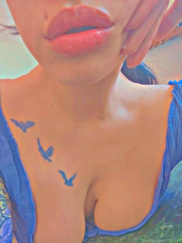 thick or small lips? What do you prefer 👄😏
labios gruesos o ..