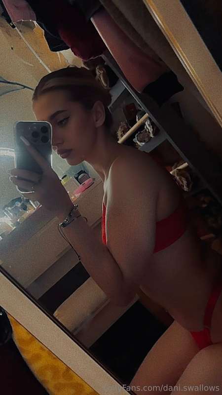 What would you do with me in this mirror?😈