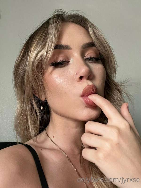 Cum play with your bad girl 💖😈