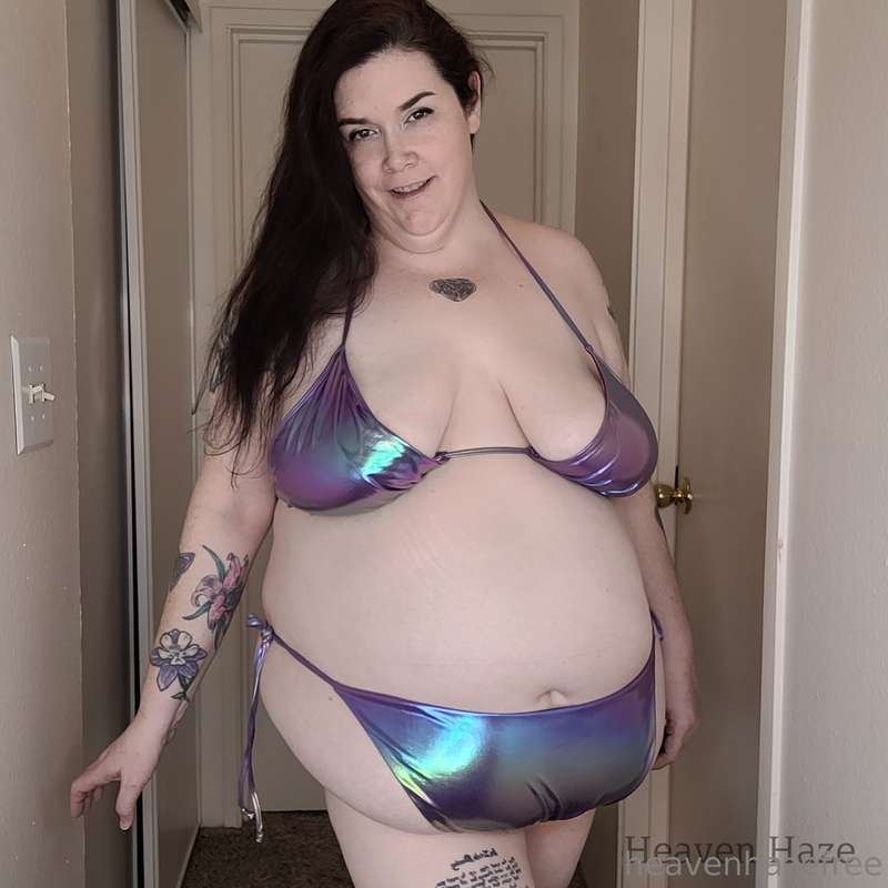 Bringing the heat in this bikini 🔥 Want to cool off together..