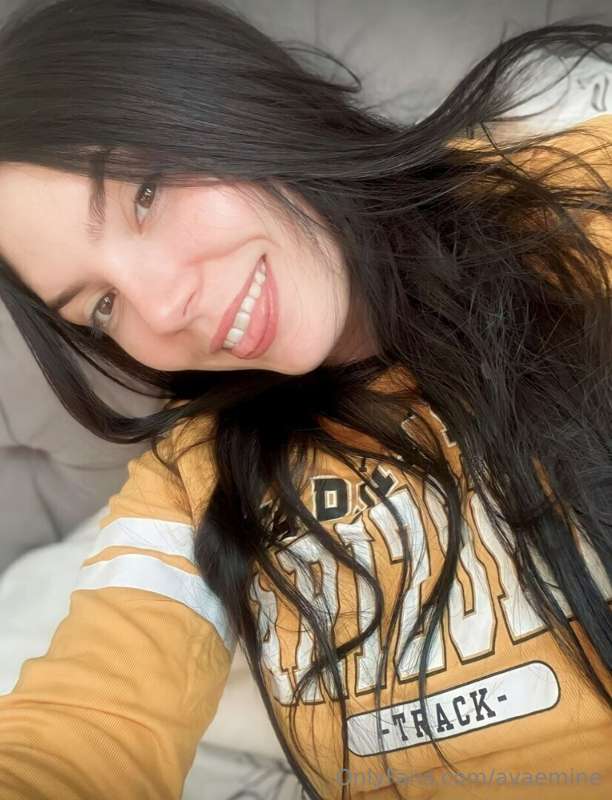 🫦Hot brunette @goldenna loves videocall 🍌💦

🍭Custom photos a..