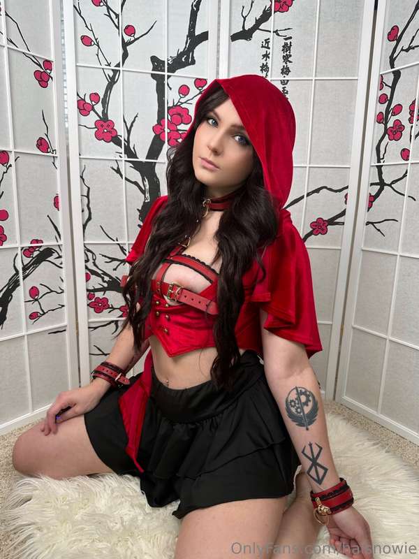 This top…😳 am I a cute red riding hood!? 🤭❤️🐺