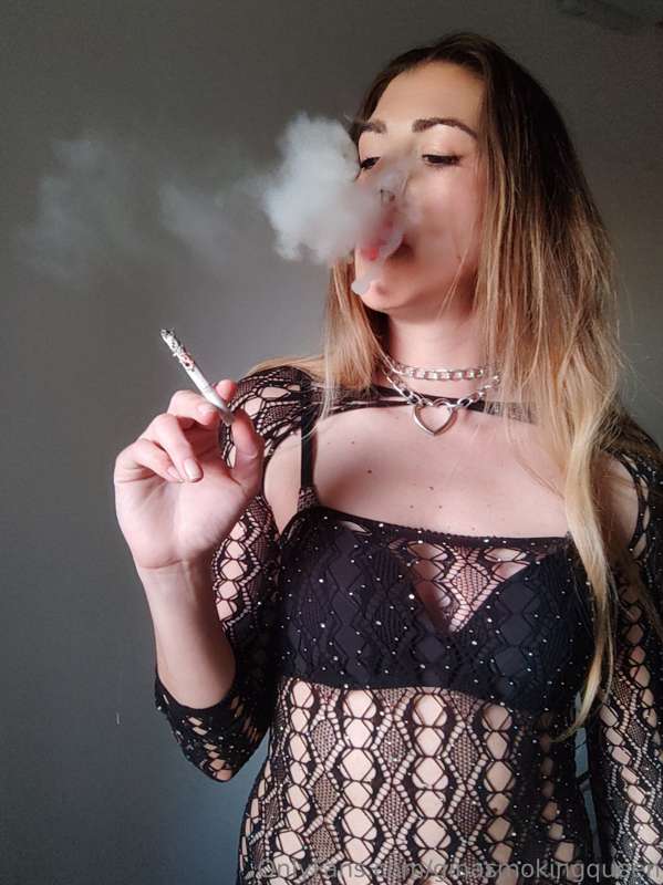 ginasmokingqueen image #5