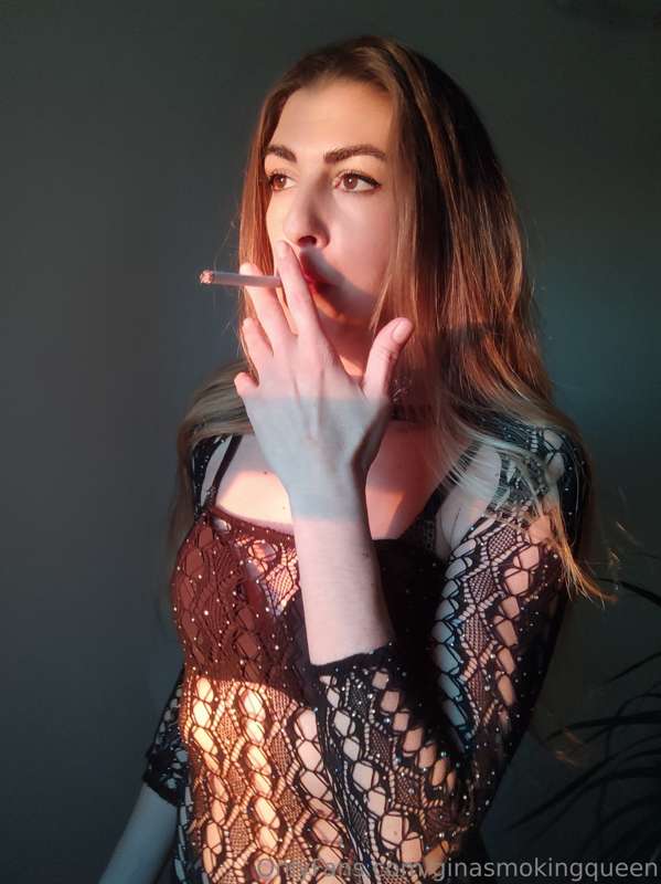 ginasmokingqueen image #1