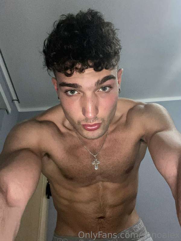 Ciao ragazzi/e oggi sono caldissimo🔥 
E a vostra disposizion..