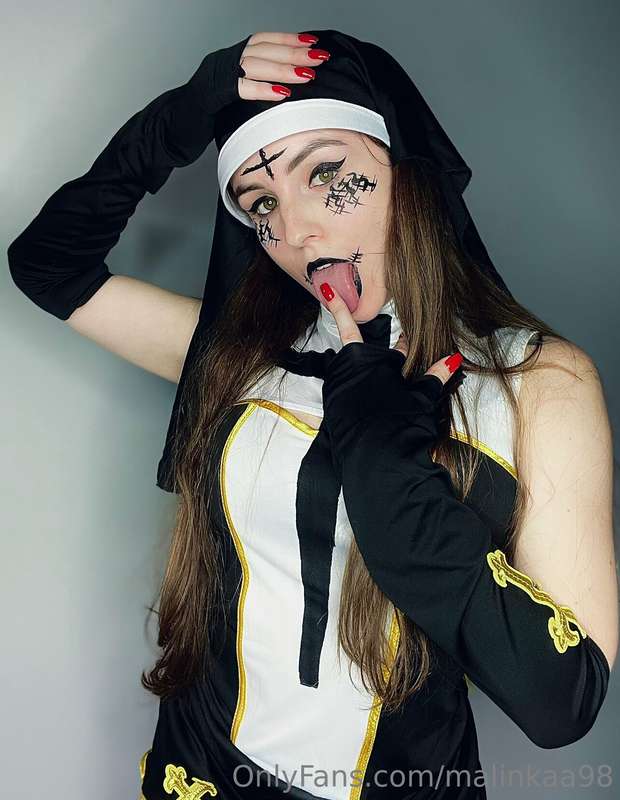 HAPPY HALLOWEEN 🎃 NUN 😈 Let’s sin together 🙊😏