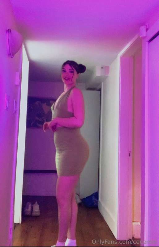 eee I love this fit 😭❤️ also look how fat my butt is rn. exc..