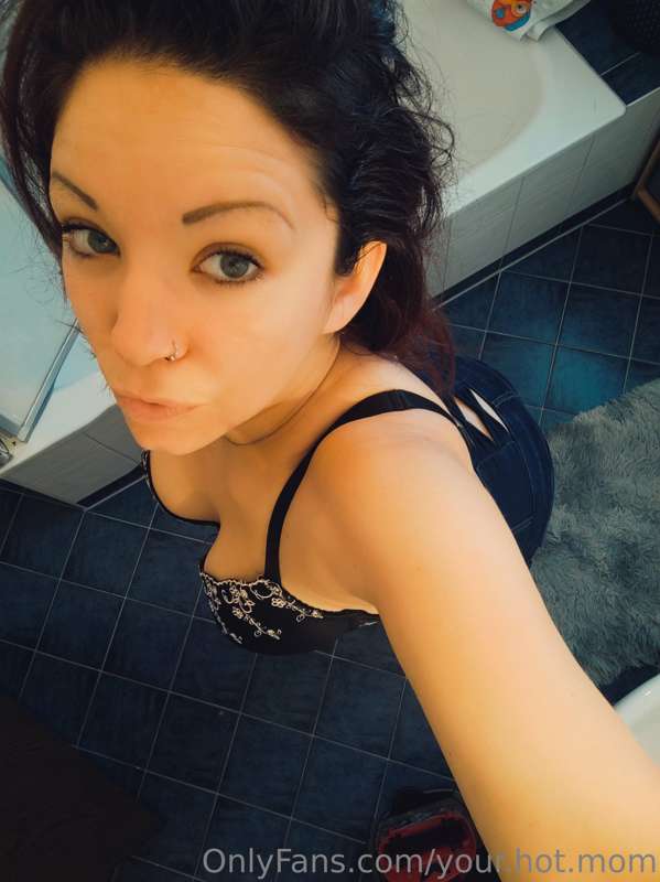 your.hot.mom