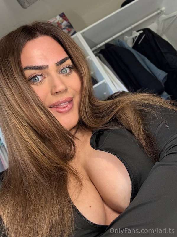 DONT FUCK HER, SHE WILL FUCK YOU 🍆🏳️‍⚧️ My bestie Madi has a..