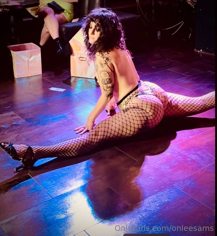 Who wants some holiday HAM ?!?😂😂😂 (cannot unsee) 🍑🍖