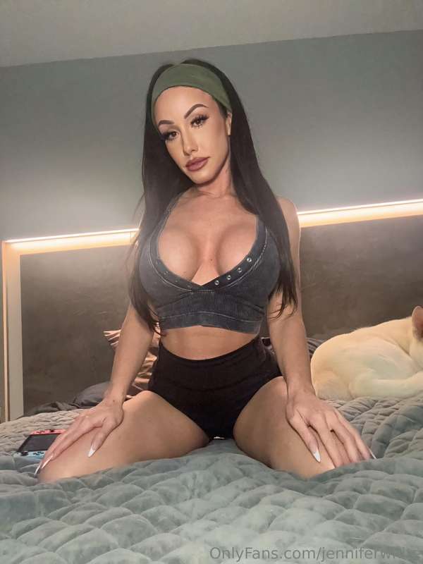 Black or pink? Which look do you want to see me in today?🖤💕