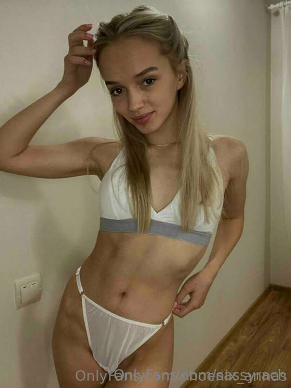 @phoenix_annas @phoenix_annas
Take a look at this angel!
She..