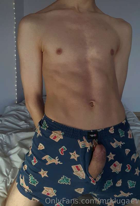 just wanted to put on my christmas shorts and show off