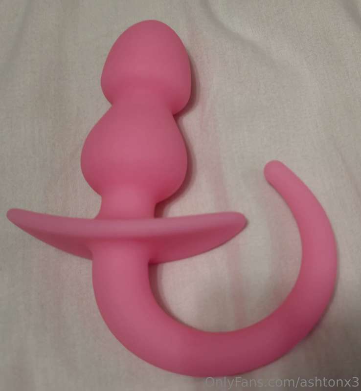 My pink tail plug 😏. Isn't it adorable 😍. 