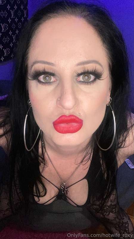 What do you want these big red lips to do?