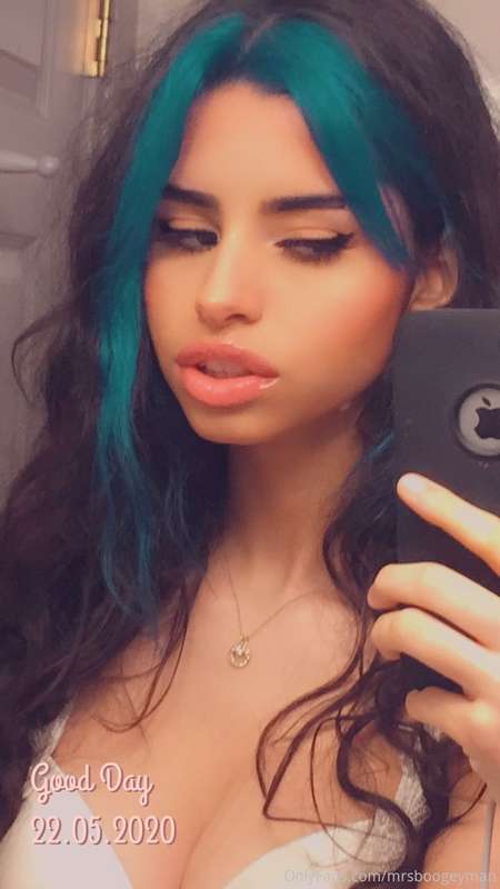 I'm your ***naughty, little girl*** 💙😏