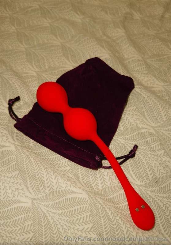 ✨💖Say hello to my new vibro toy with a remote!💖✨This little ..