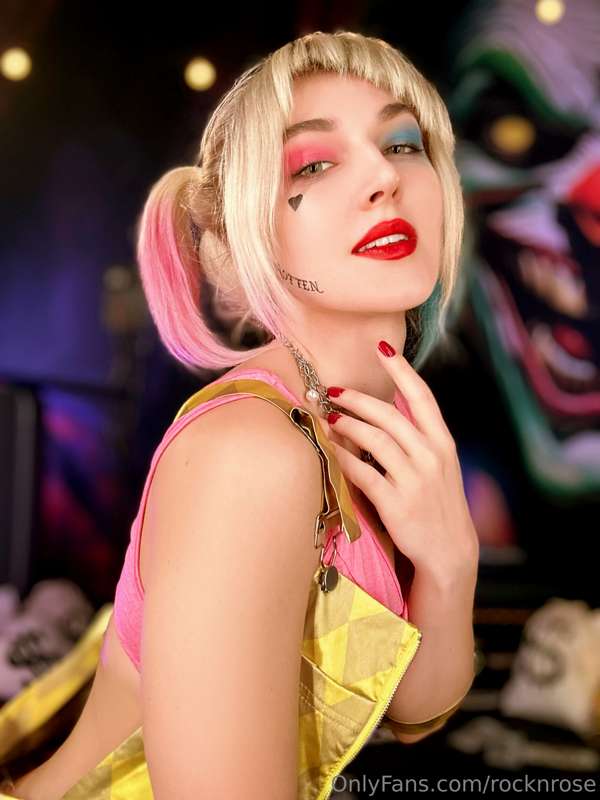 The other Harley Quinn look...
Which do you like better betw..
