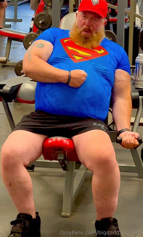 Arm day and precumming at the gym…can’t beat that combo! 💪🏼