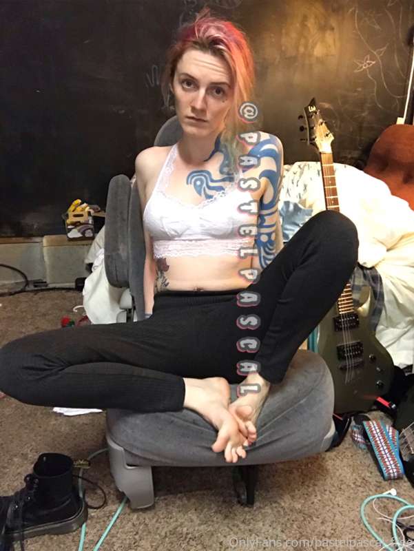 👣
