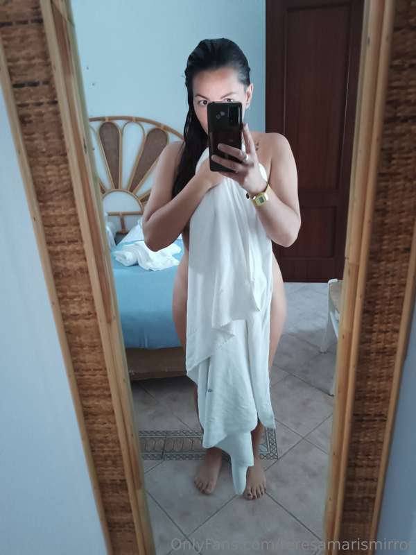 Kinda hot, after shower, after tanning, feels good!

🔥🔥🔥🔥🤤