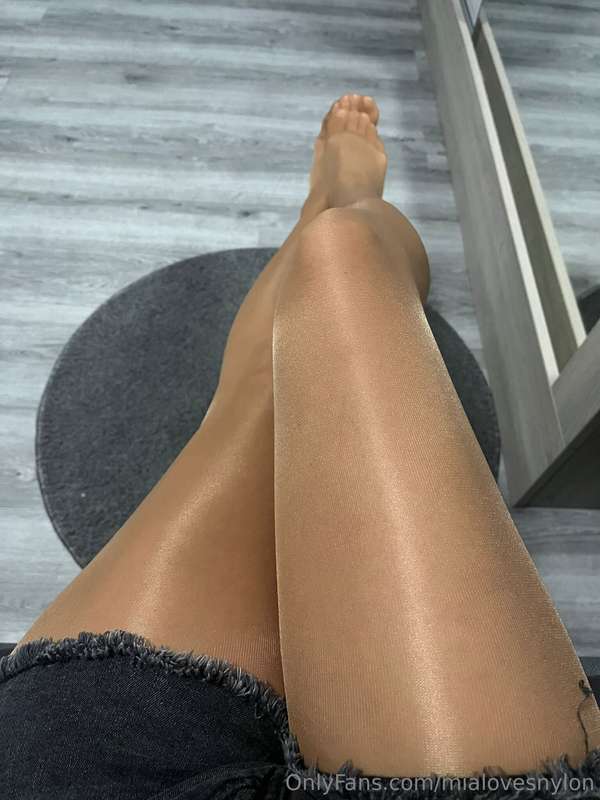 mialovesnylon image #0