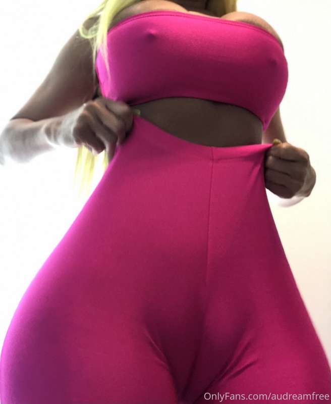 Shawty a lil Fatty 😻😻😻..... 
Drop a tip below if you ❤️Fat p..