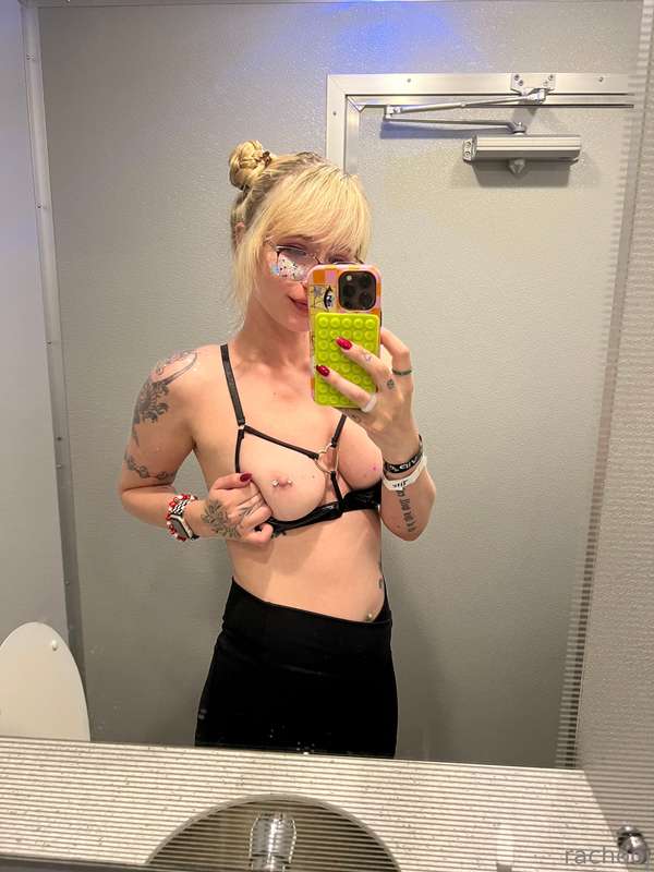 i love music festivals hehe