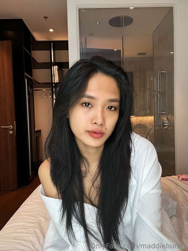 can I be your new favorite Asian gf? 🥰