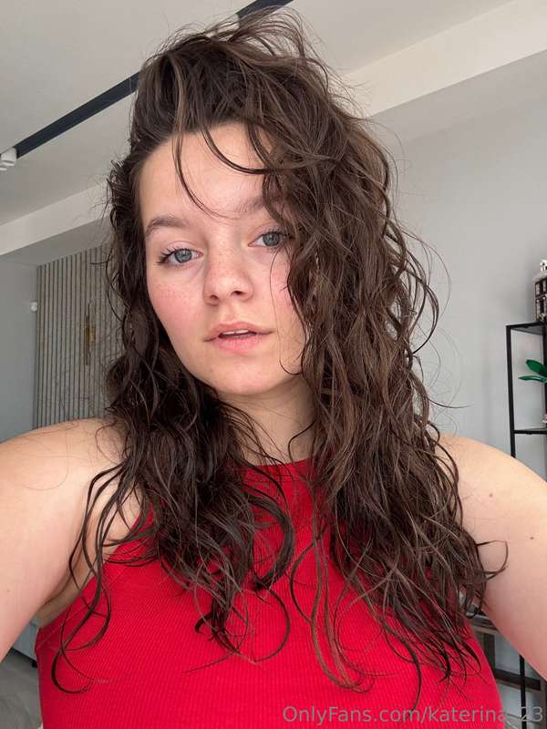 ☀️ My freckles came out again — not hiding them, I’m playing..