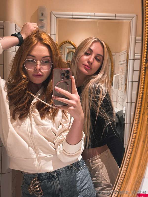 👩‍❤️‍👩