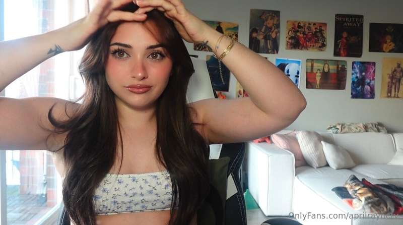 Do you like me better with dark hair? 