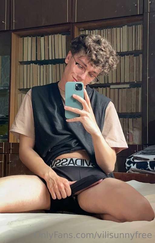 Smart guys are sexy Asf 🥵🥵🍌
