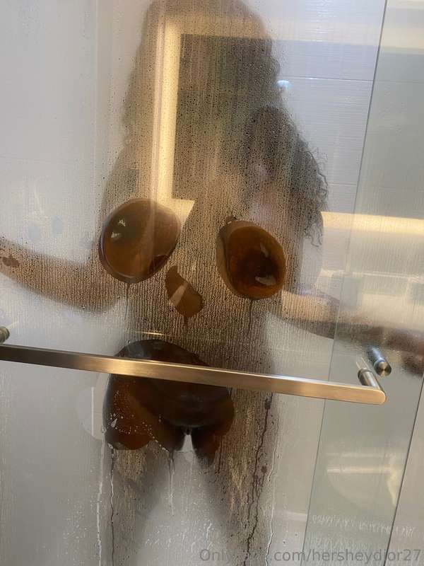 Come get in with me zaddy 🥹💦🫧