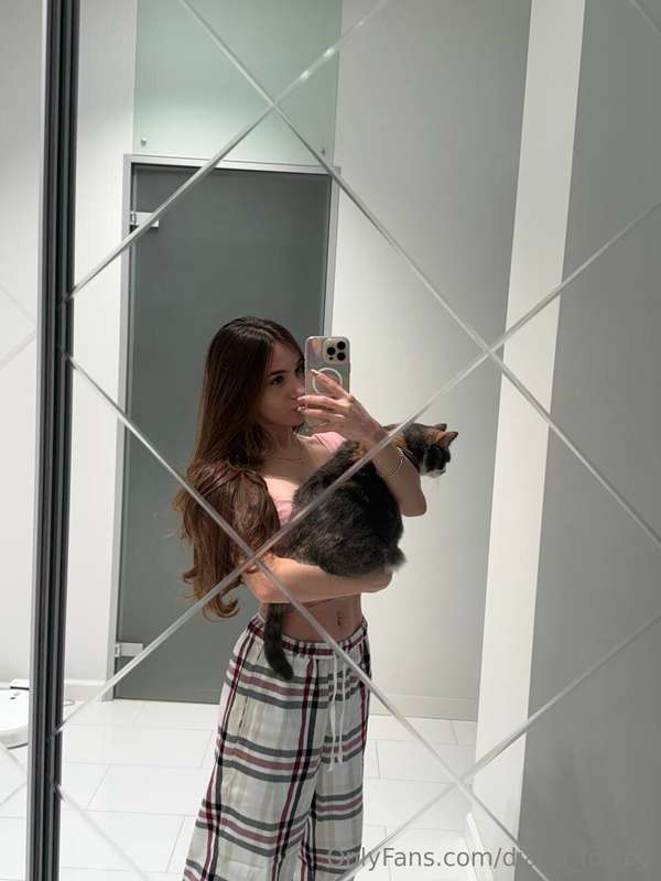 Terry loves to sit in my arms ✋🏼and warm me up even on the c..
