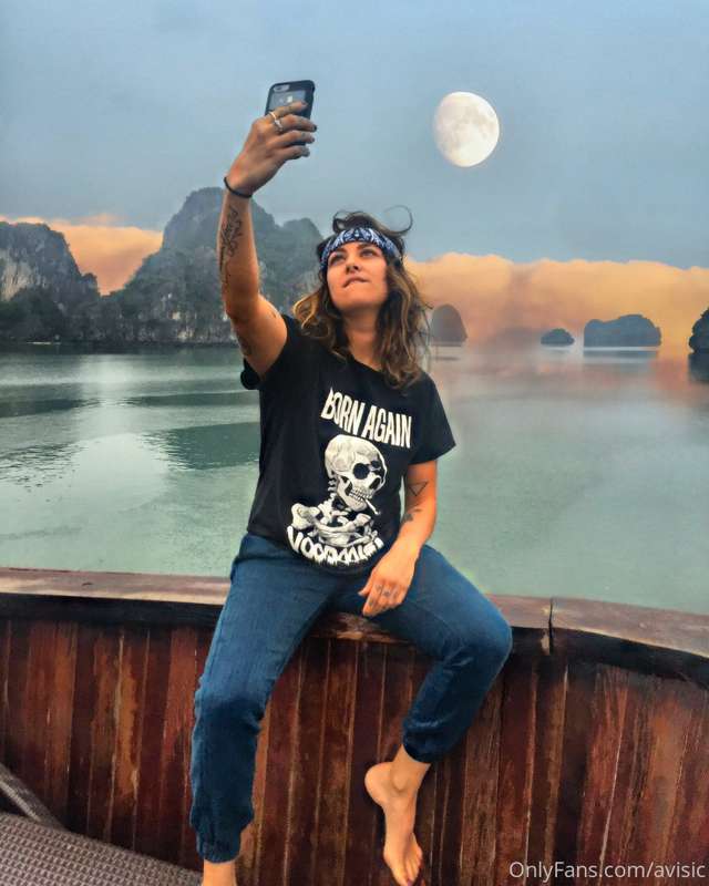 Tell me where you are from! I love traveling the world.