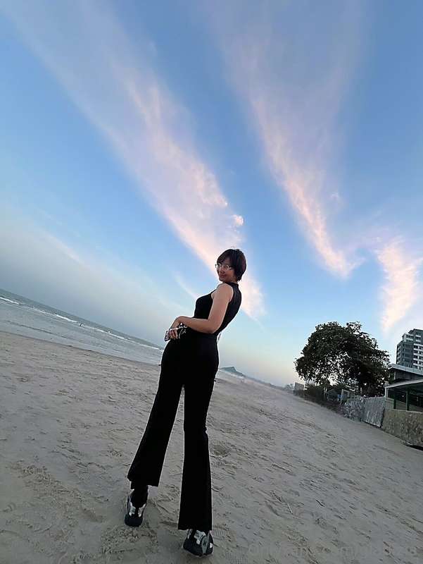 Went out to the beach tonight for some pics Would be a great..