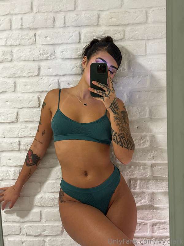 This green set is really classy 🍀✨