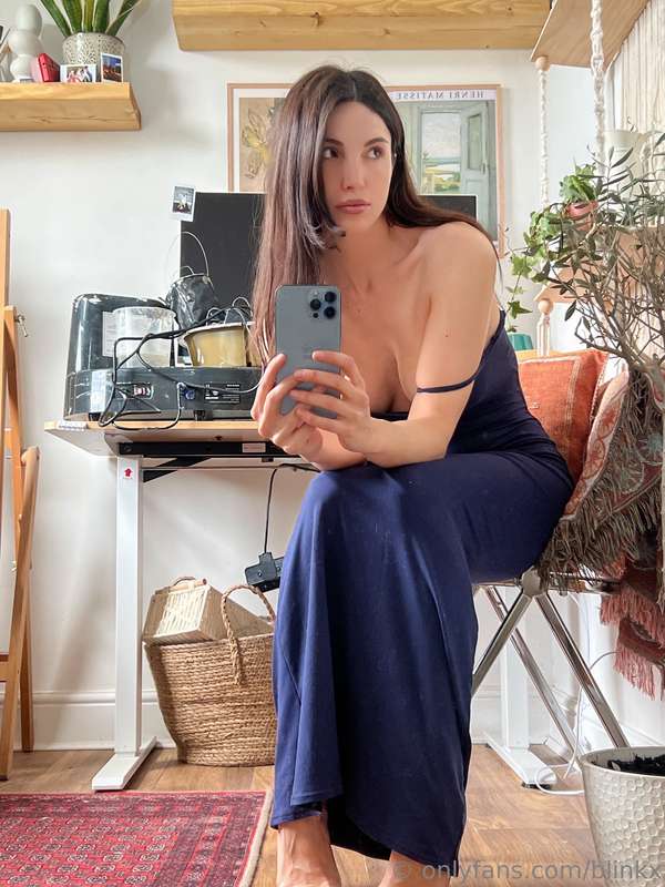 Take me out tonight ❤️ https://onlyfans.com/blinkx/c1