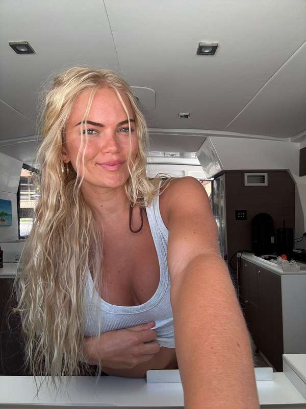 like this if you think i look cute 🥰