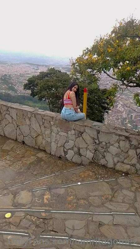 Sit next to me babe 💗