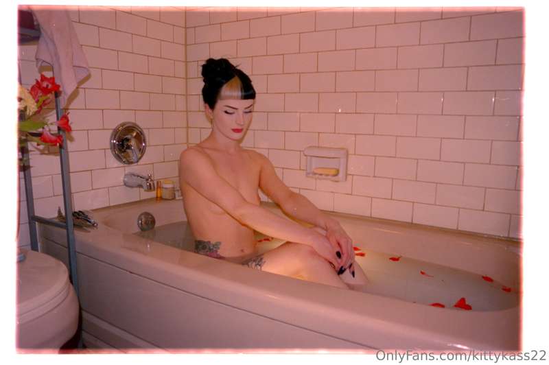 Some more film photography pics :3   (I'll be back in a coup..