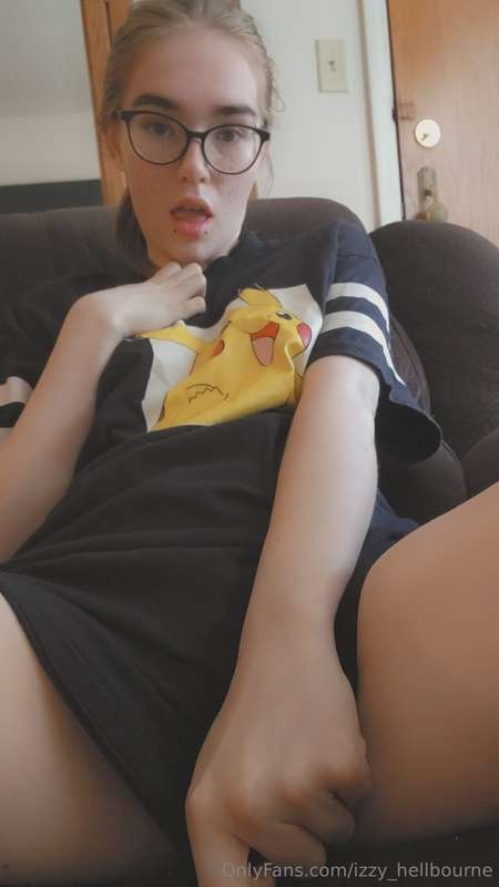 izzy_hellbourne image #3