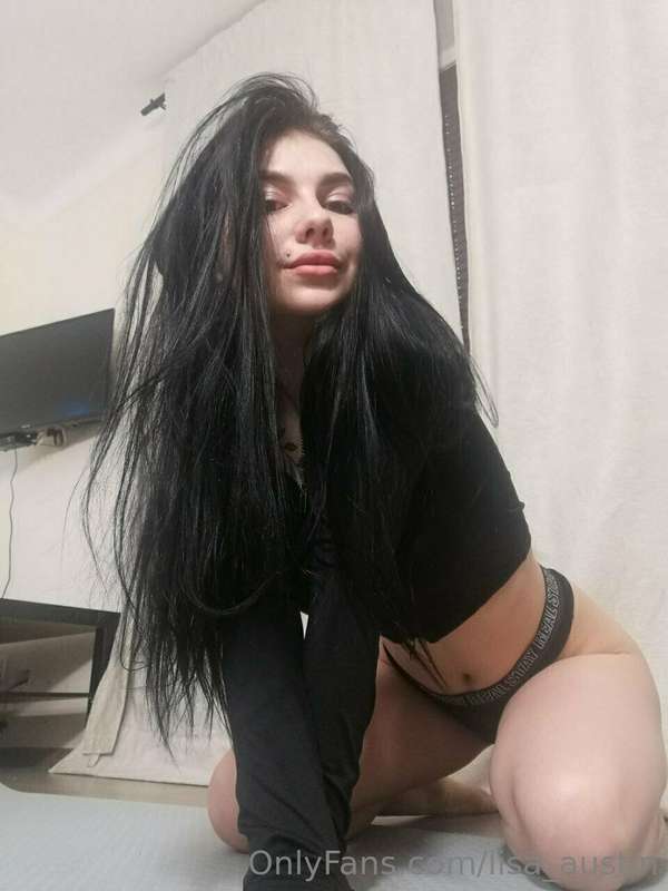 🖤 What do you think about black color? Do you like to wear b..