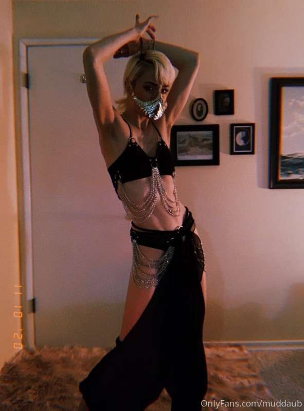 GERUDO LINK (part 1!)
Mostly sfw set, some butt, dancing, an..