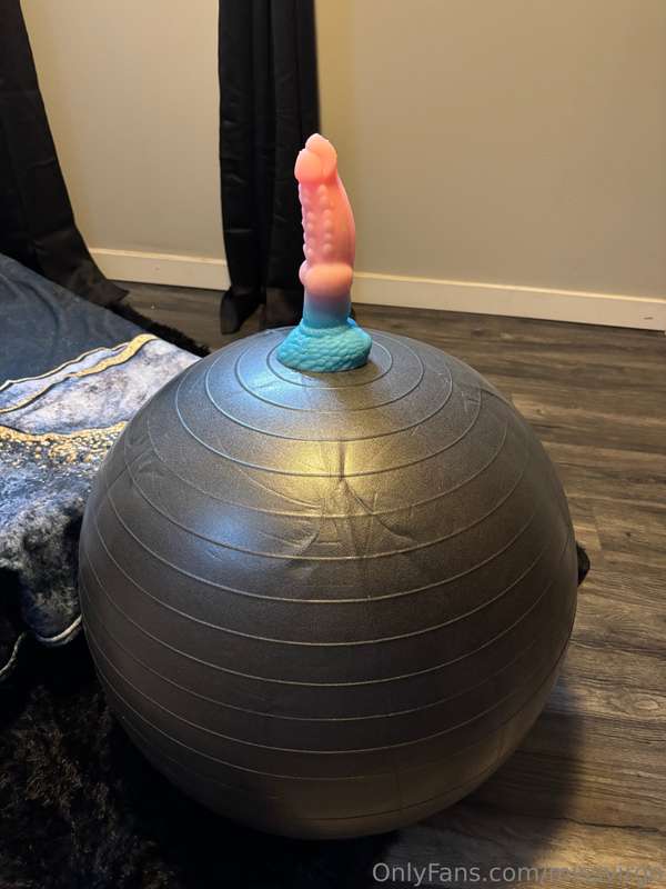 My exercise ball arrived 😈😈😈