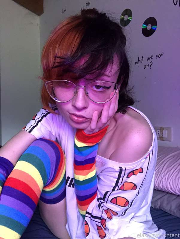 ~ some of the old pics you can find in chat 👀🩷